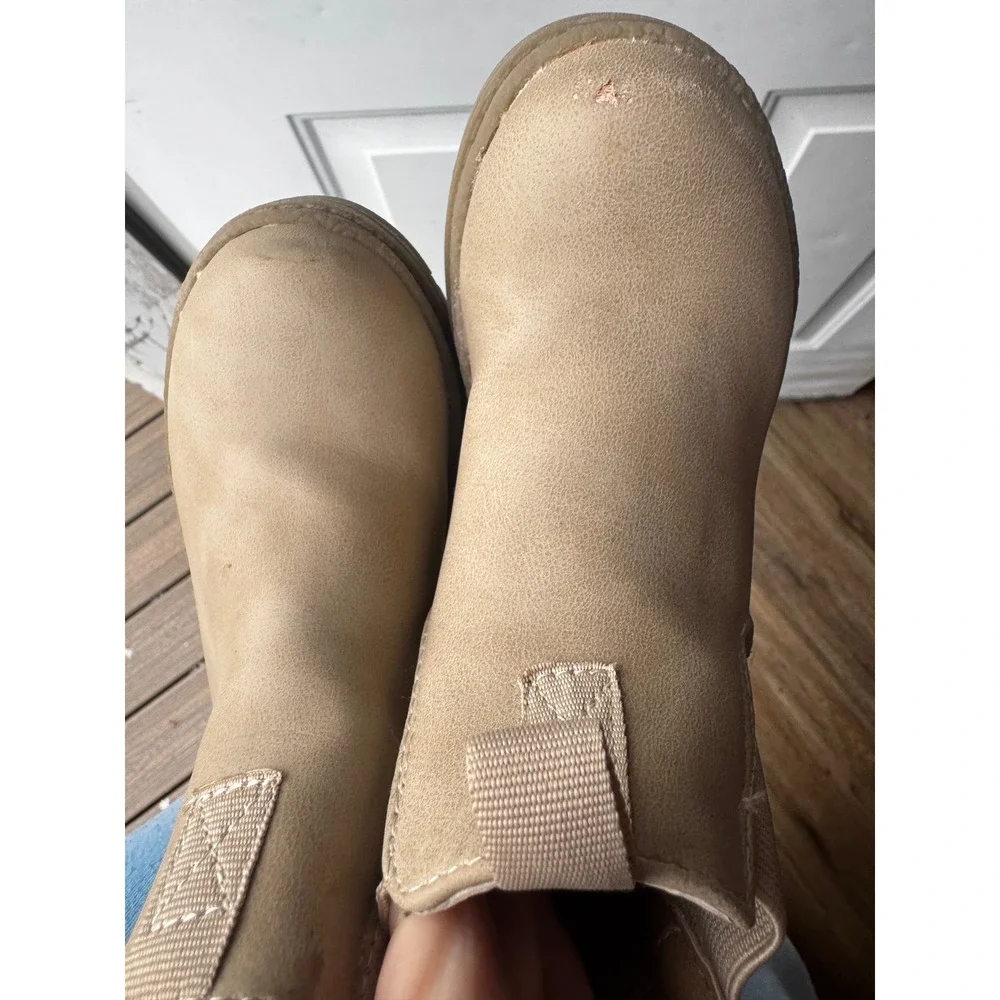 Cotton On Kids Tan Beige Chelsea Lug Sole Ankle Boots Size 7 Kids